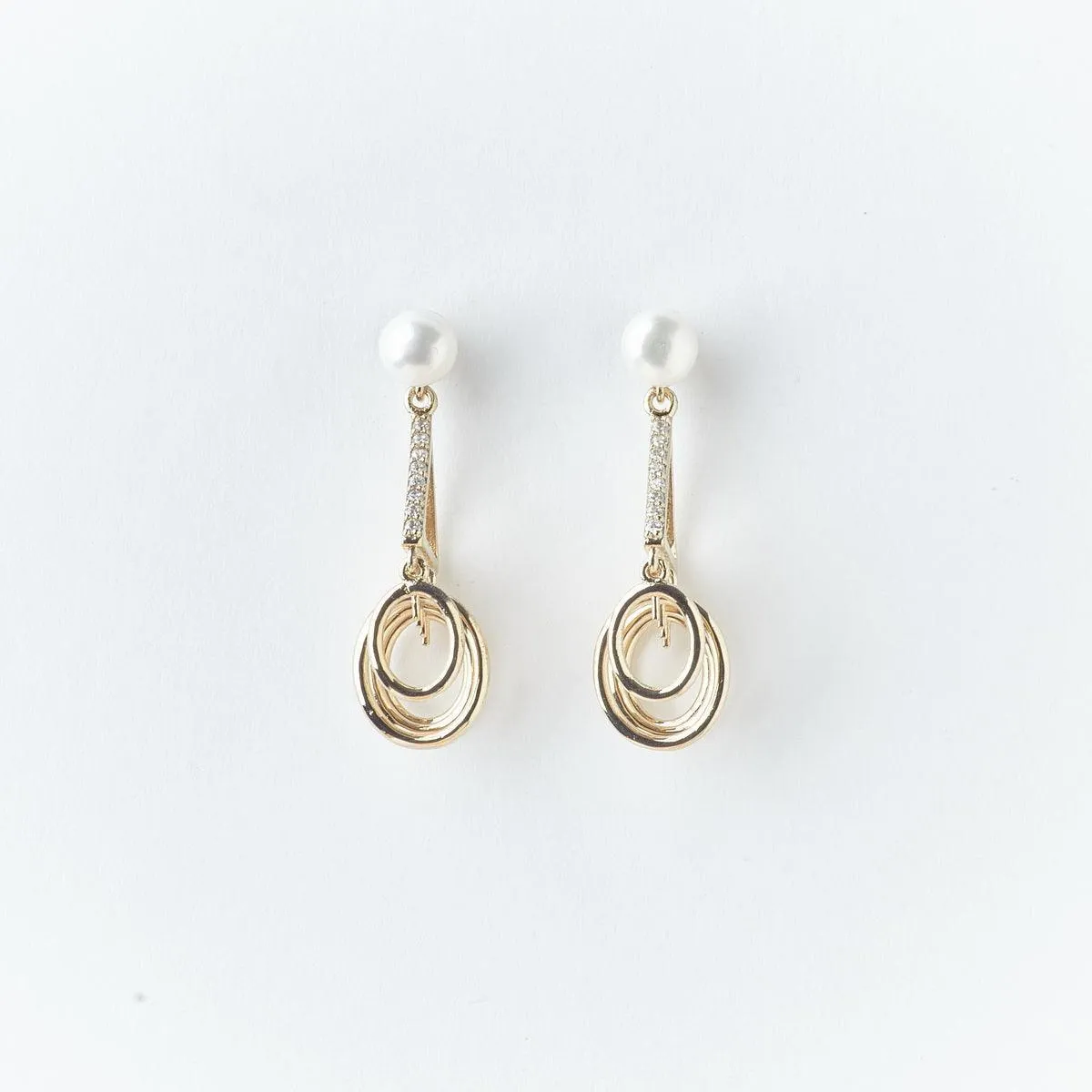 Delicate Stone Studded Pearl Earring