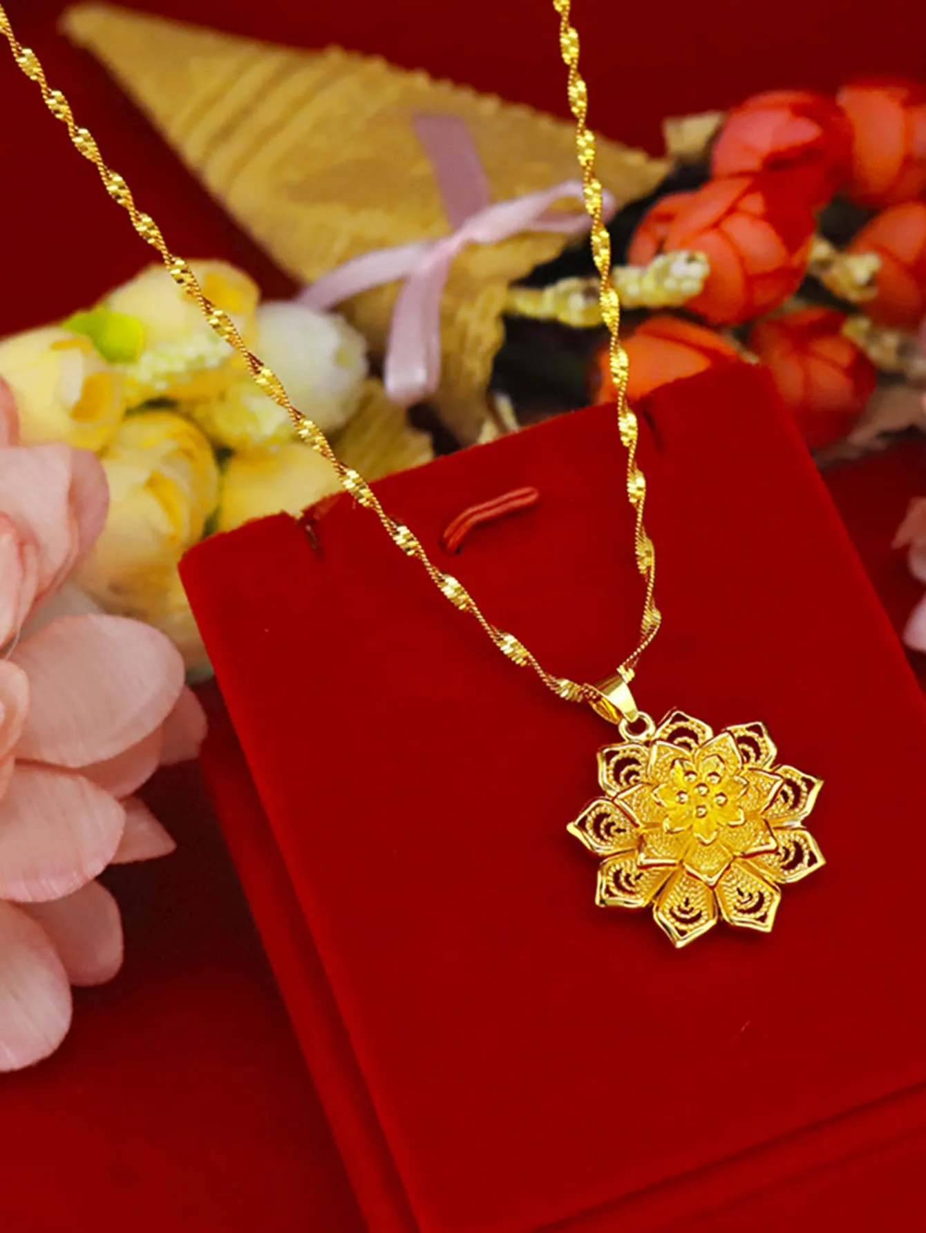 Gold-tone Flower Charm Necklace Dainty Necklace Elegant Jewelry Creative