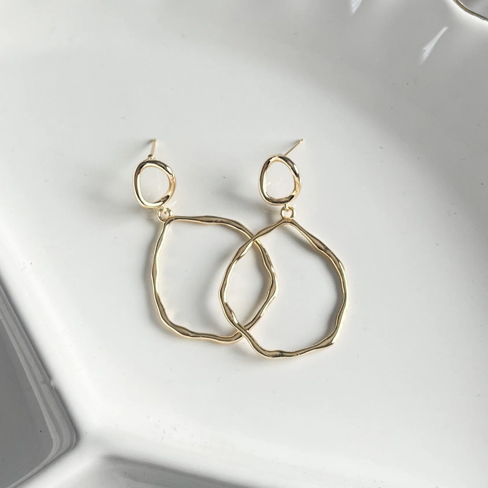 Minimalist Sol Gold Hoop Earrings