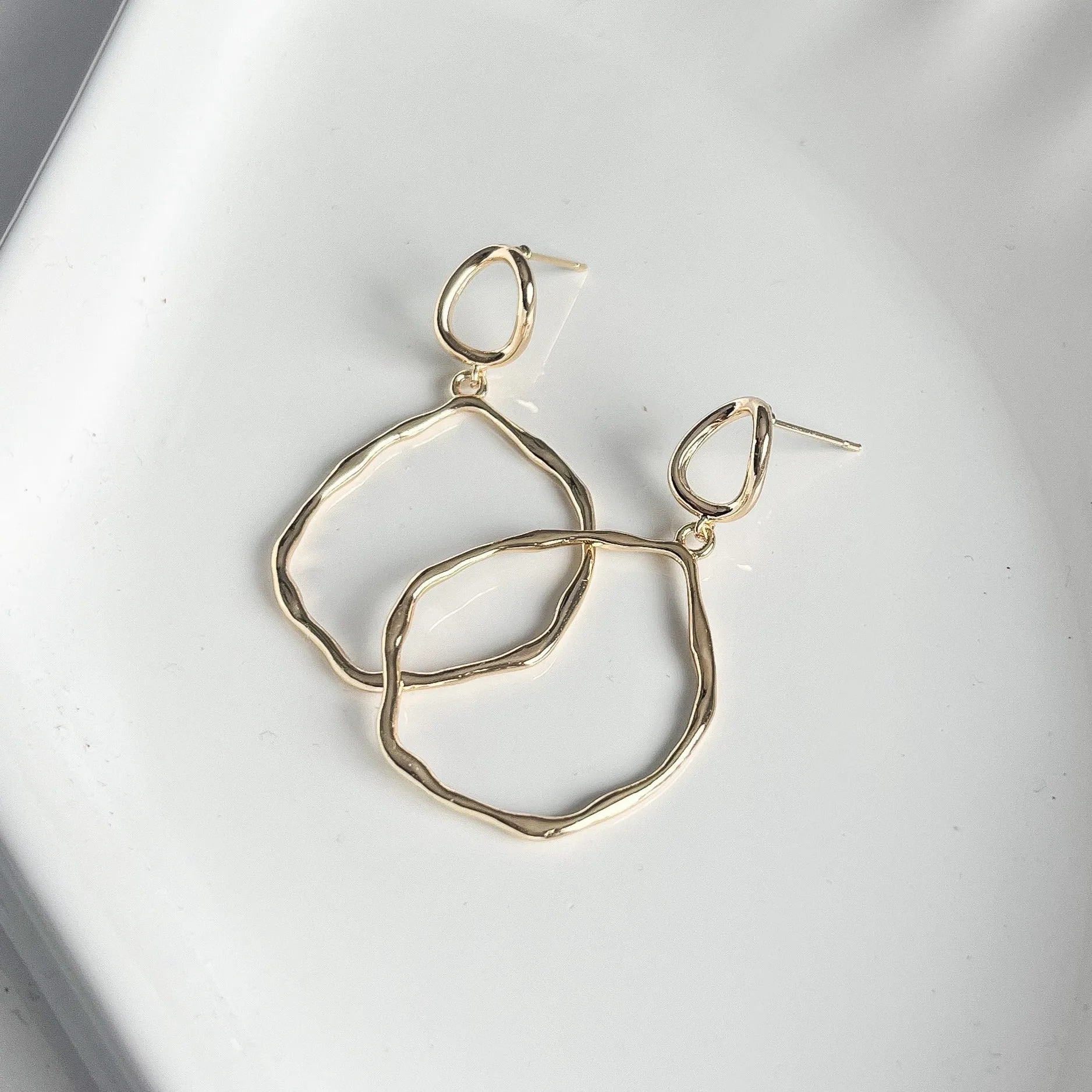 Minimalist Sol Gold Hoop Earrings