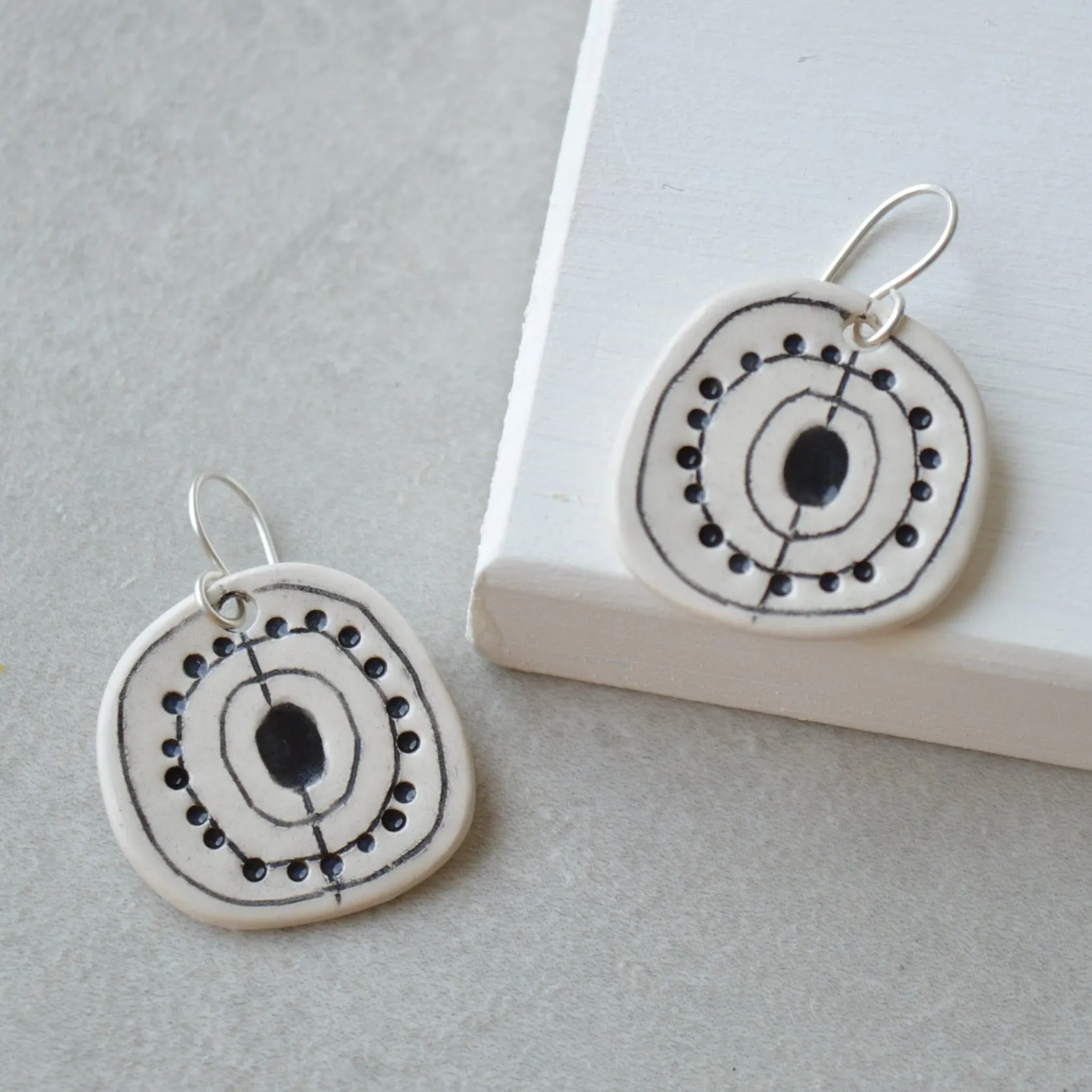 Minimalist wreath earrings