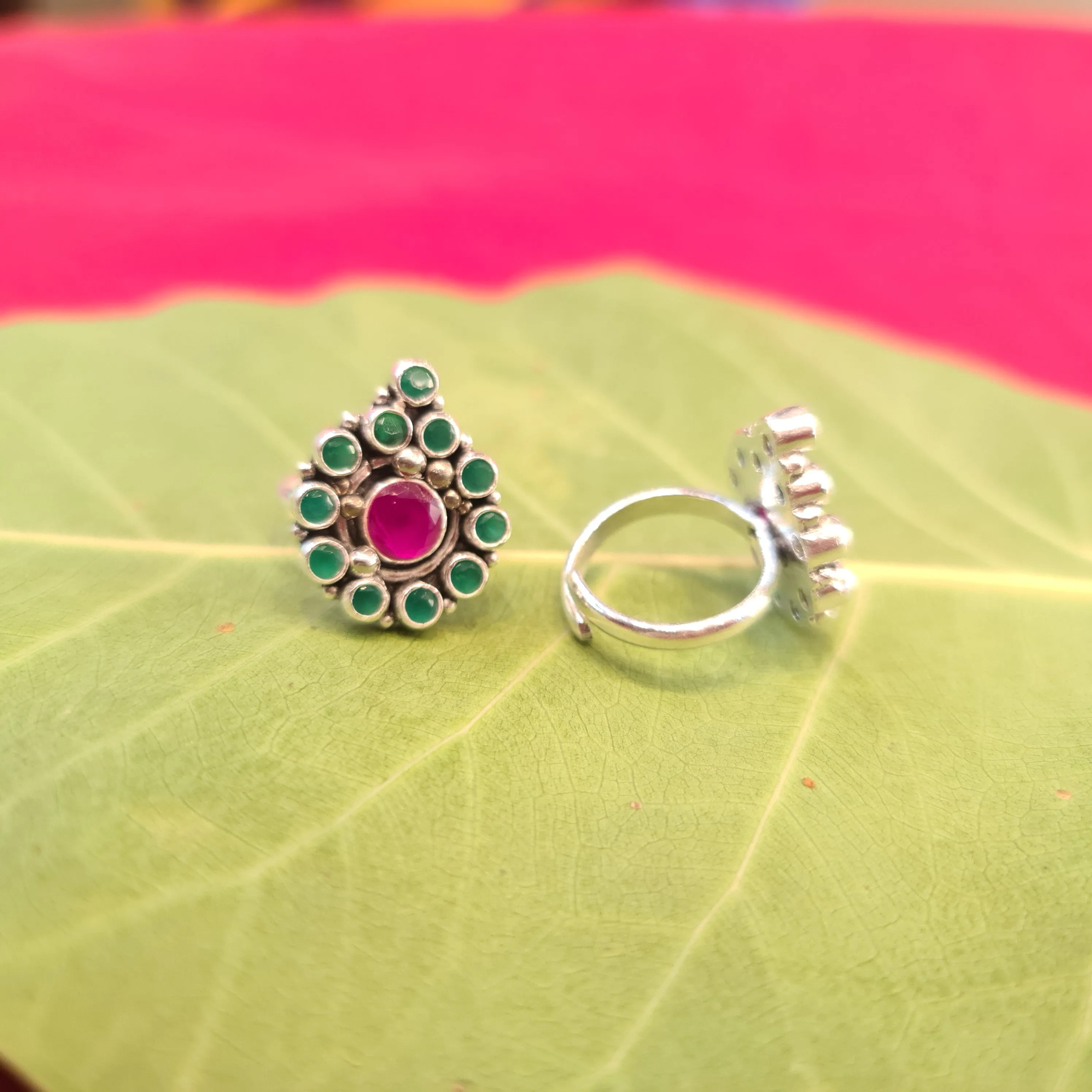 Sparkling Elegance: Mesmerizing 92.5 Silver Ruby Emerald Bichiya to Adorn your Feet